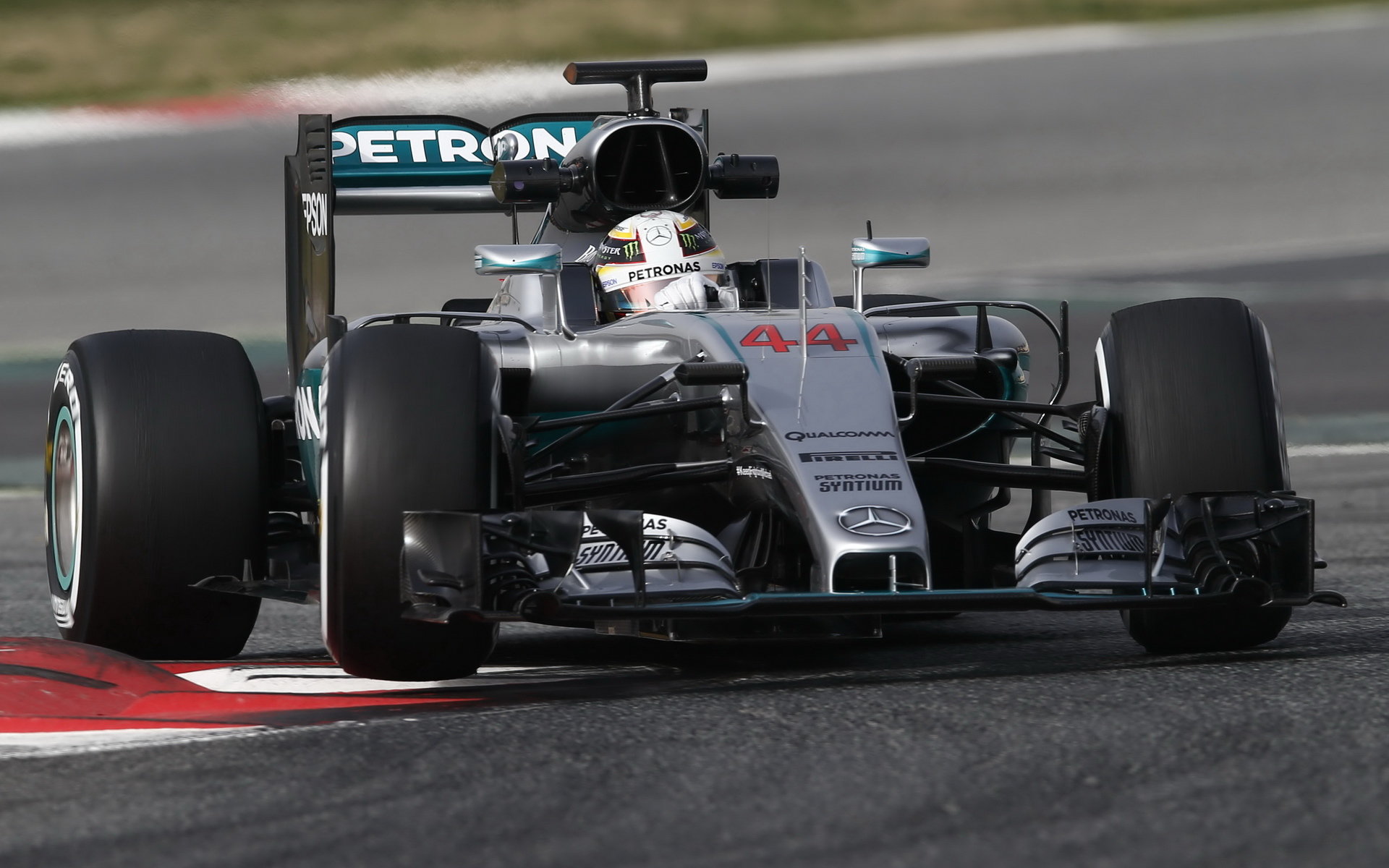 Lewis Hamilton s novým vozem Mercedes F1 W07 Hybrid