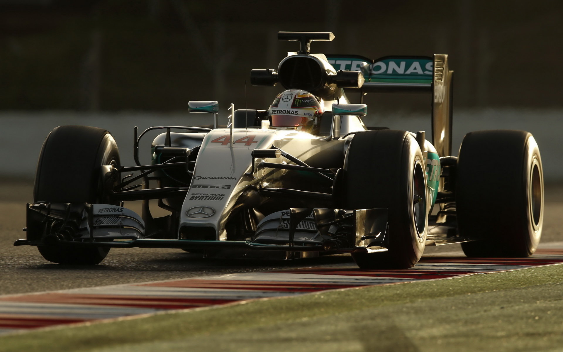 Lewis Hamilton s novým vozem Mercedes F1 W07 Hybrid