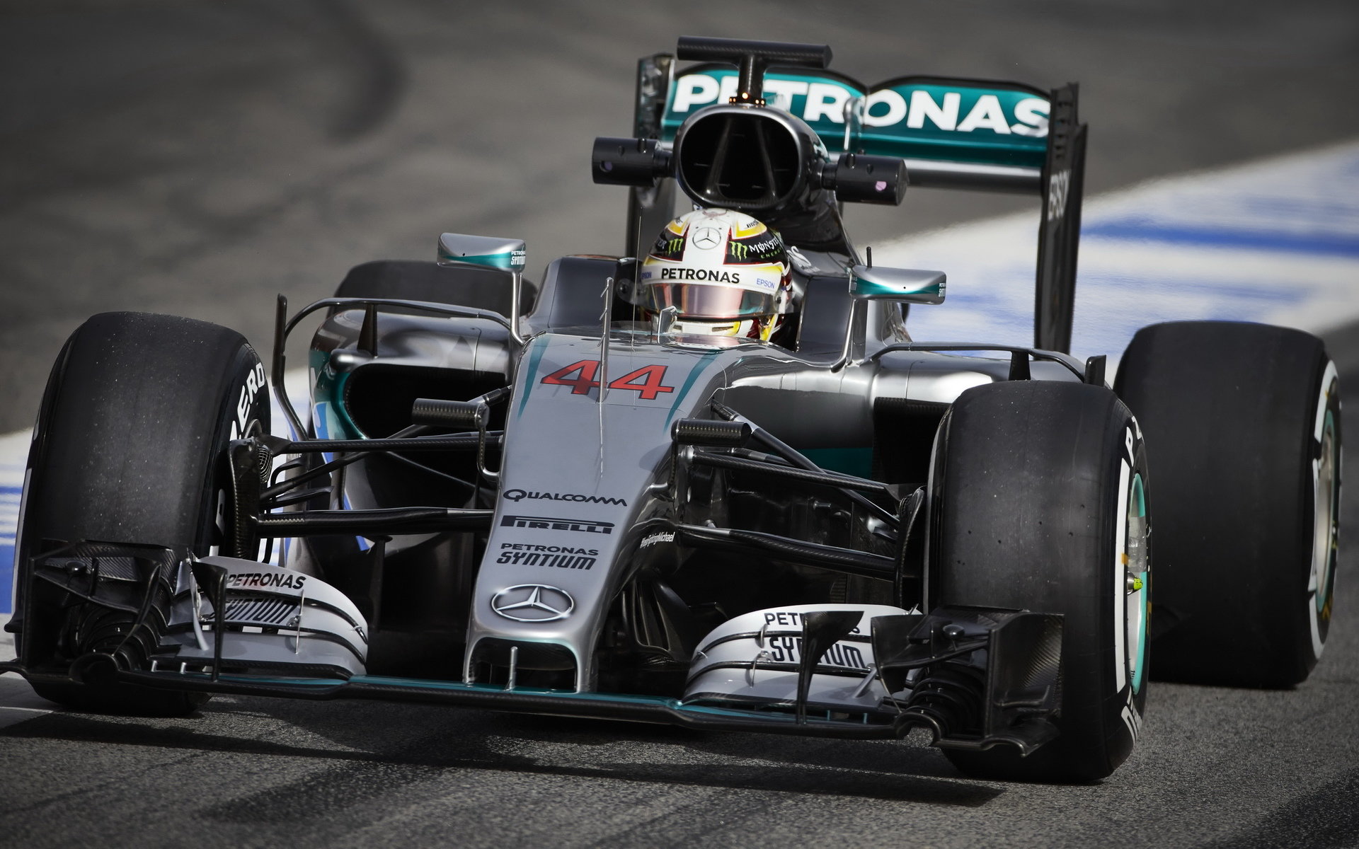 Lewis Hamilton s novým vozem Mercedes F1 W07 Hybrid