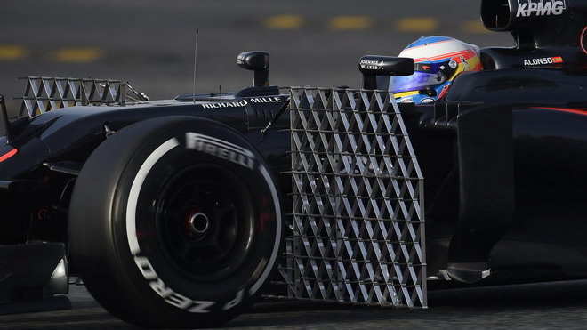 Fernando Alonso testování aerodynamiky McLarenu MP4-31