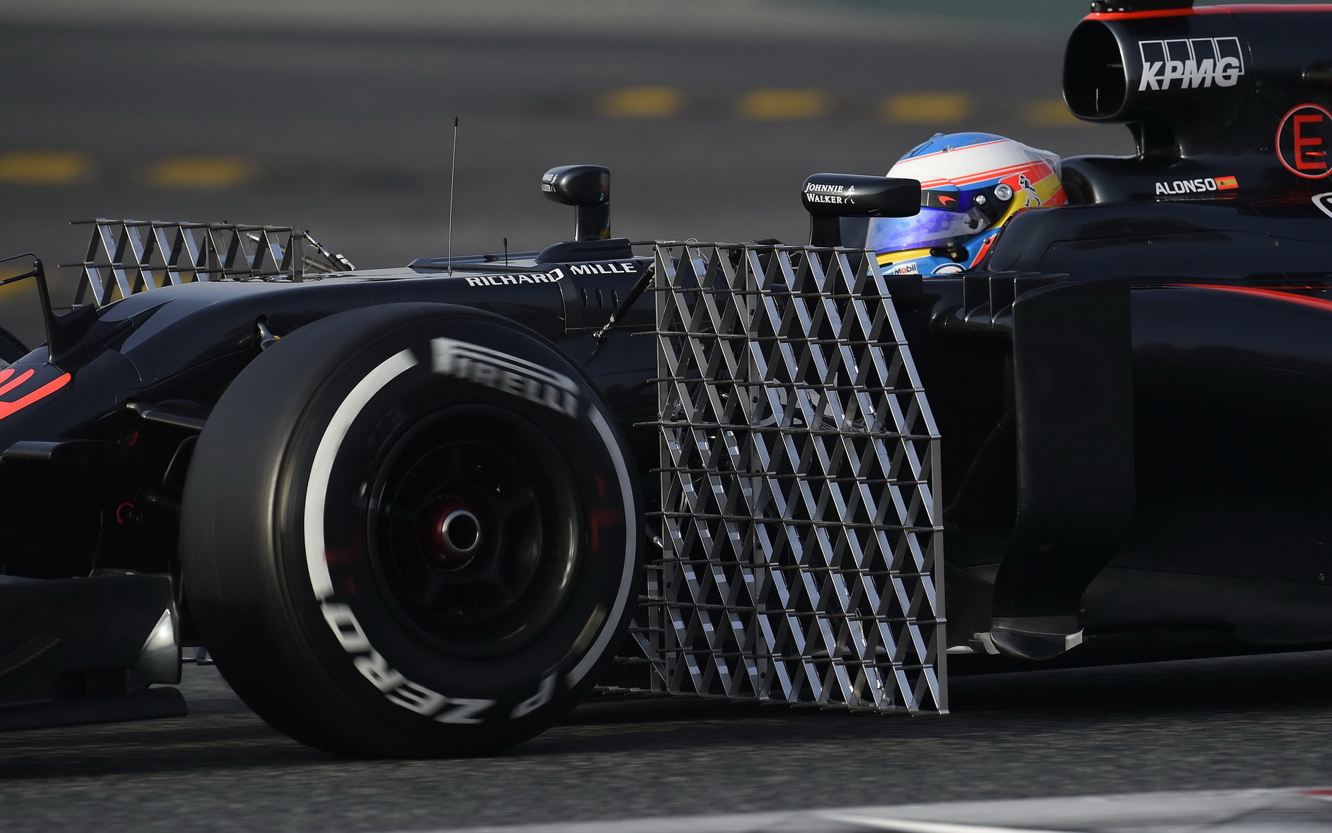 Fernando Alonso testování aerodynamiky McLarenu MP4-31