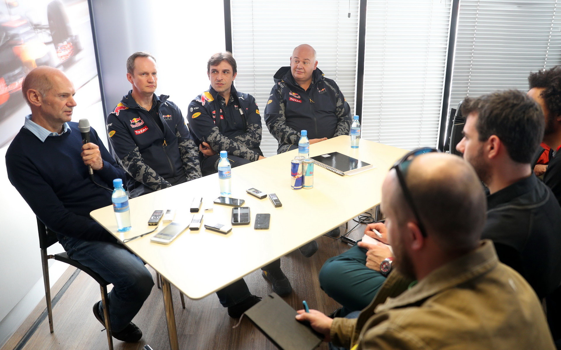 Tisková konference pro vedení týmu Red Bull