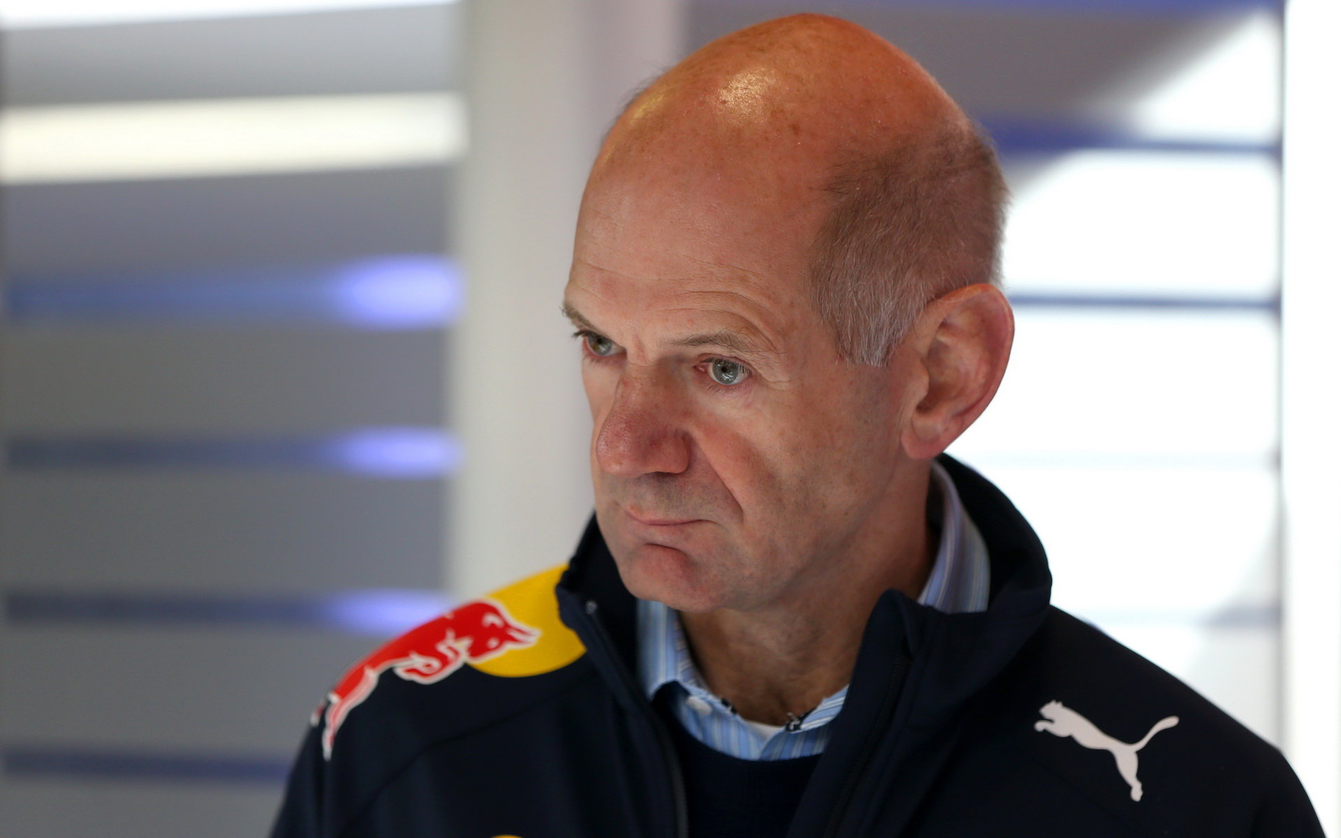 Adrian Newey je podle Renaultu extrémně oddaný Red Bullu, bez smlouvy nezůstane