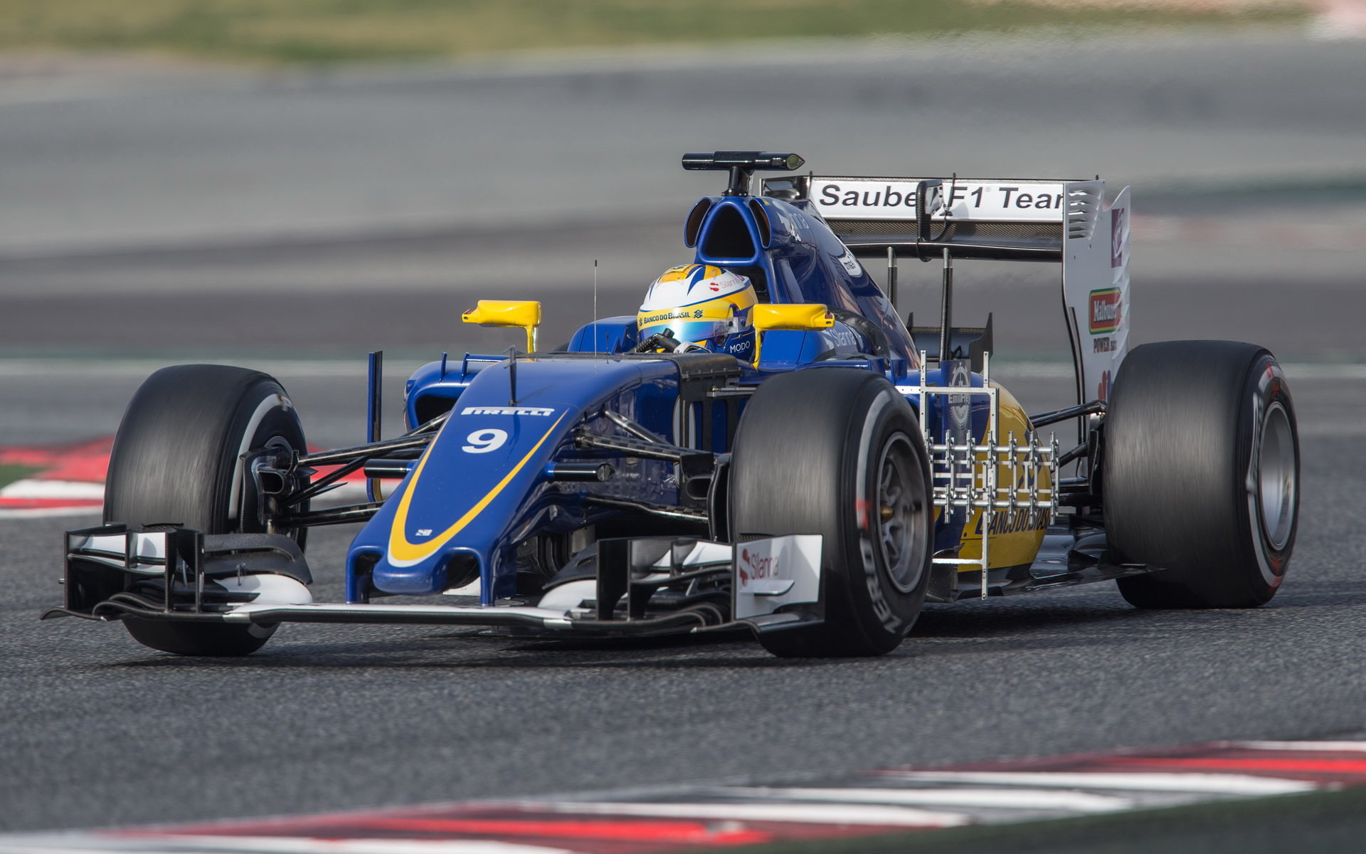 Marcus Ericsson s loňským vozem při testech v Barceloně