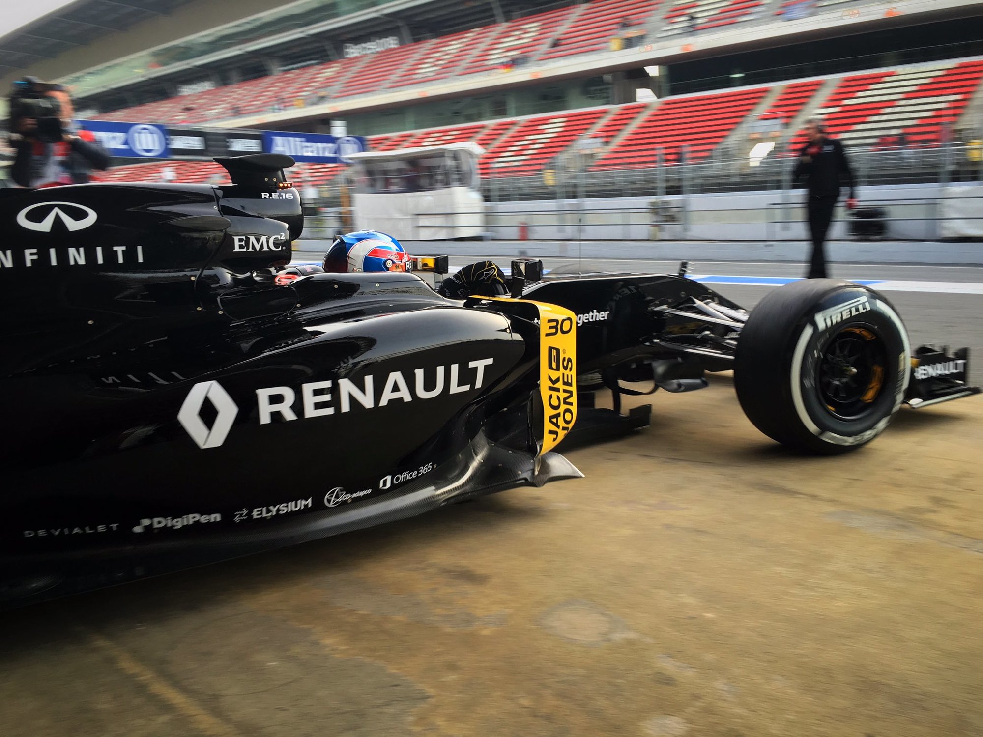 Renault druhý den testů v Barceloně