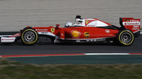 Sebastian Vettel s vozem Ferrari SF16-H