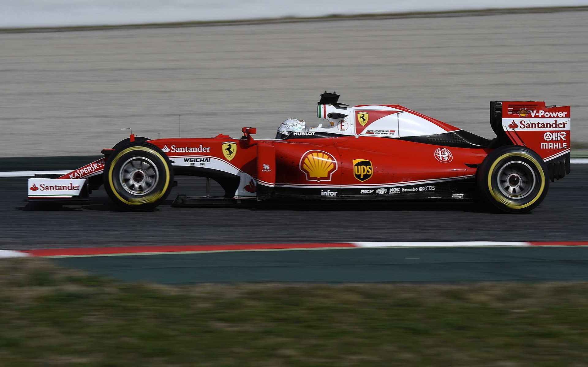 Sebastian Vettel s vozem Ferrari SF16-H