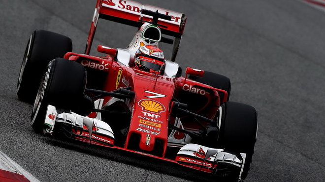 Kimi Räikkönen při testech v Barceloně