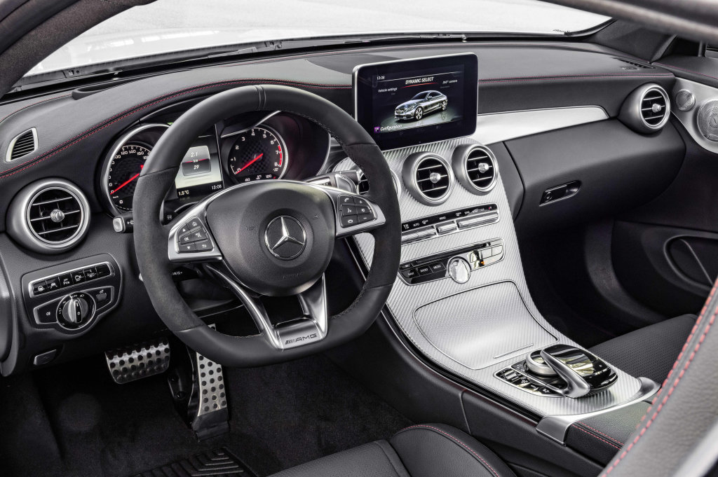 Mercedes-AMG ukázal mezistupeň mezi klasickou třídou C a AMG C 63.