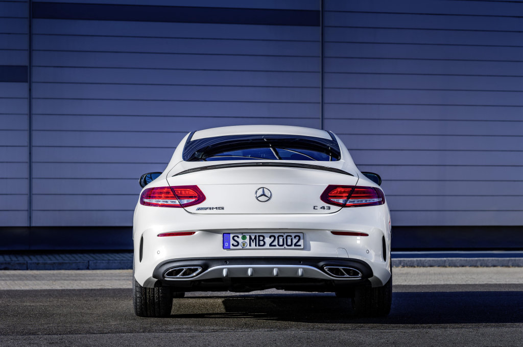 Mercedes-AMG ukázal mezistupeň mezi klasickou třídou C a AMG C 63.