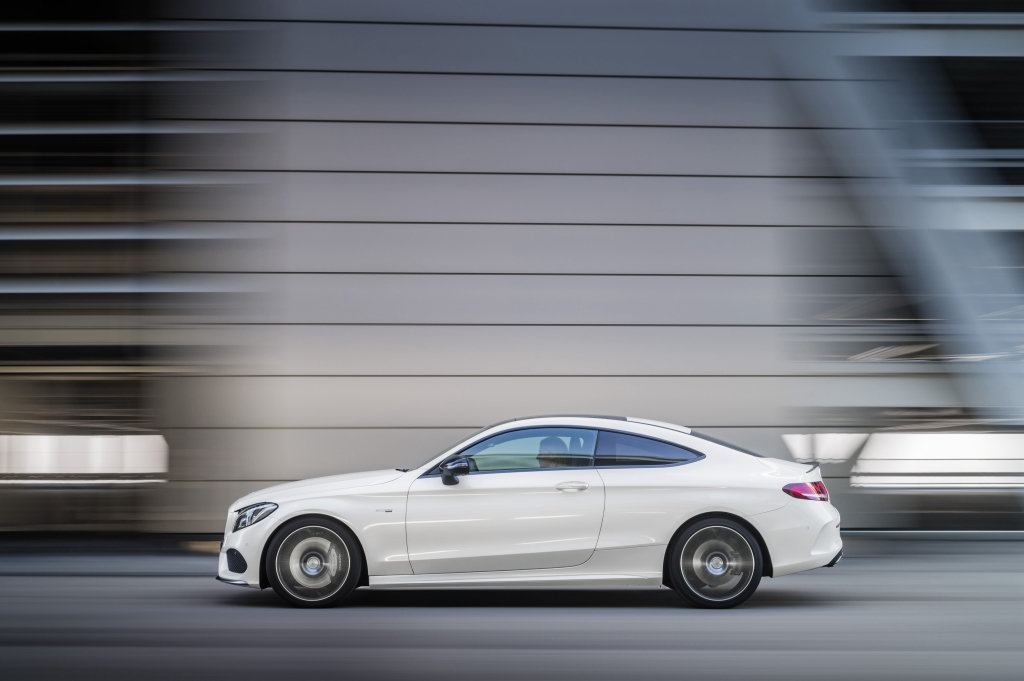 Mercedes-AMG ukázal mezistupeň mezi klasickou třídou C a AMG C 63.