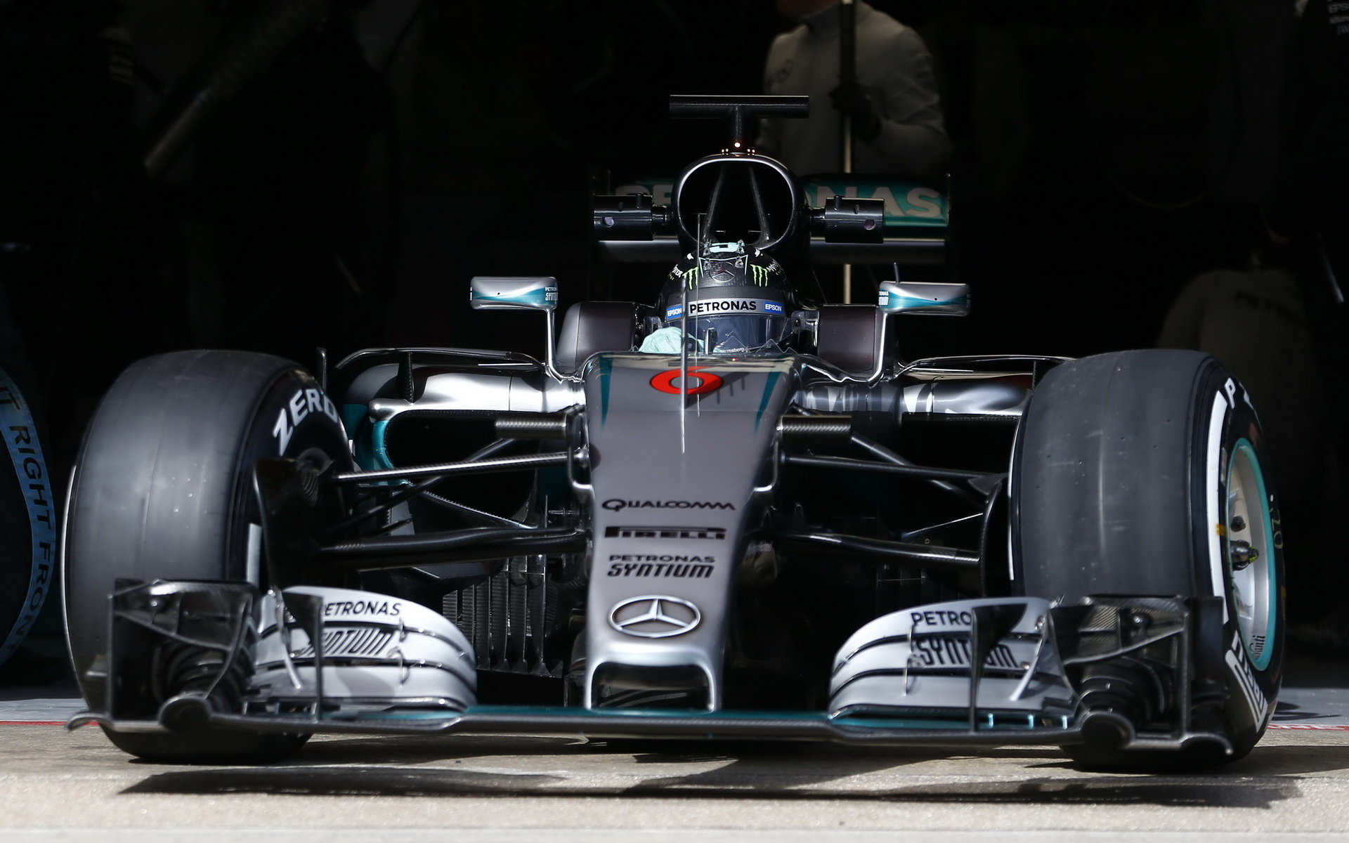 Nico Rosberg s novým vozem Mercedes F1 W07 Hybrid