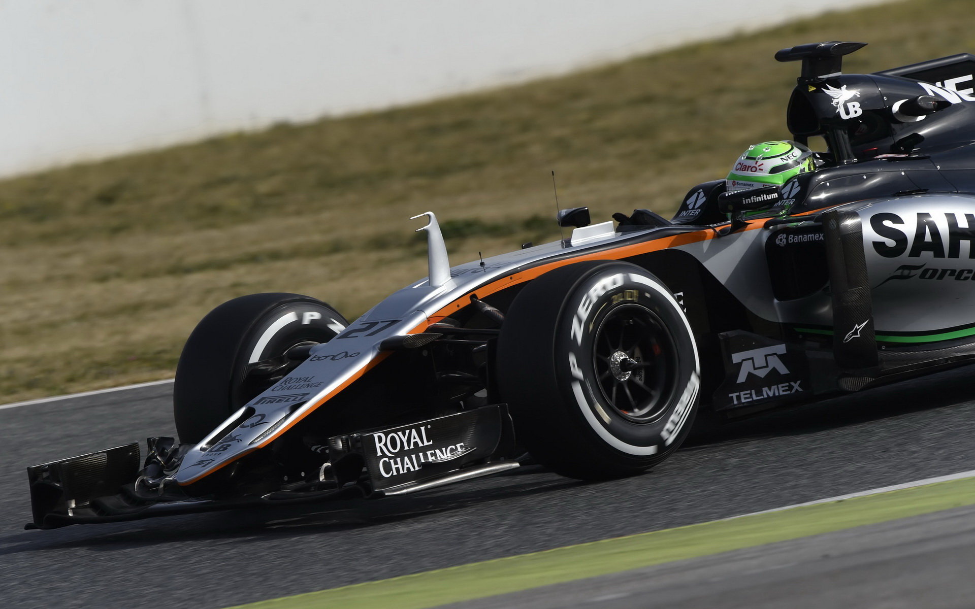 Nico Hülkenberg s novým vozem Force India VJM09 - Mercedes