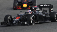 Jenson Button s novým vozem McLaren MP4-31 Honda