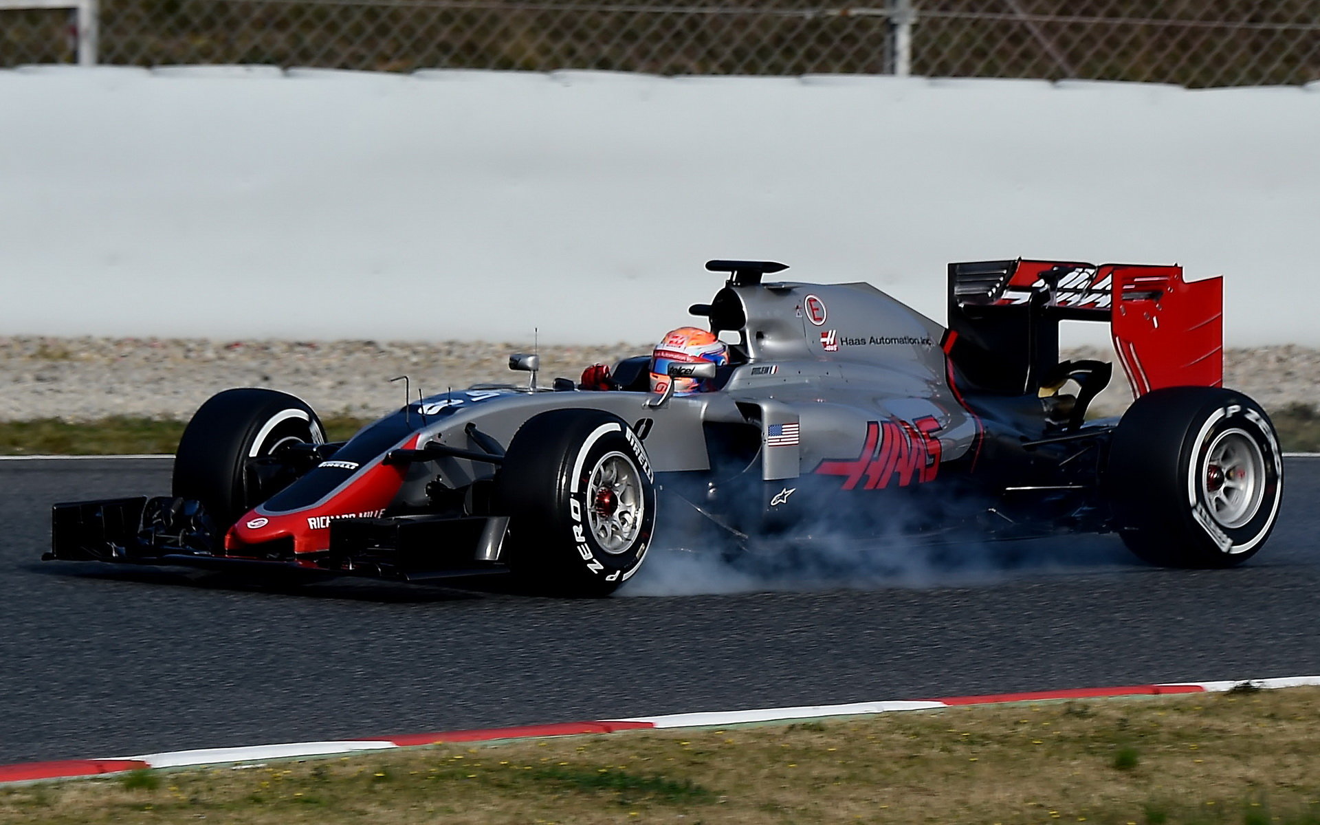 Romain Grosjean s novým vozem Haas VF-16