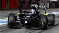 Jolyon Palmer s Renaultem RS16 v Barceloně