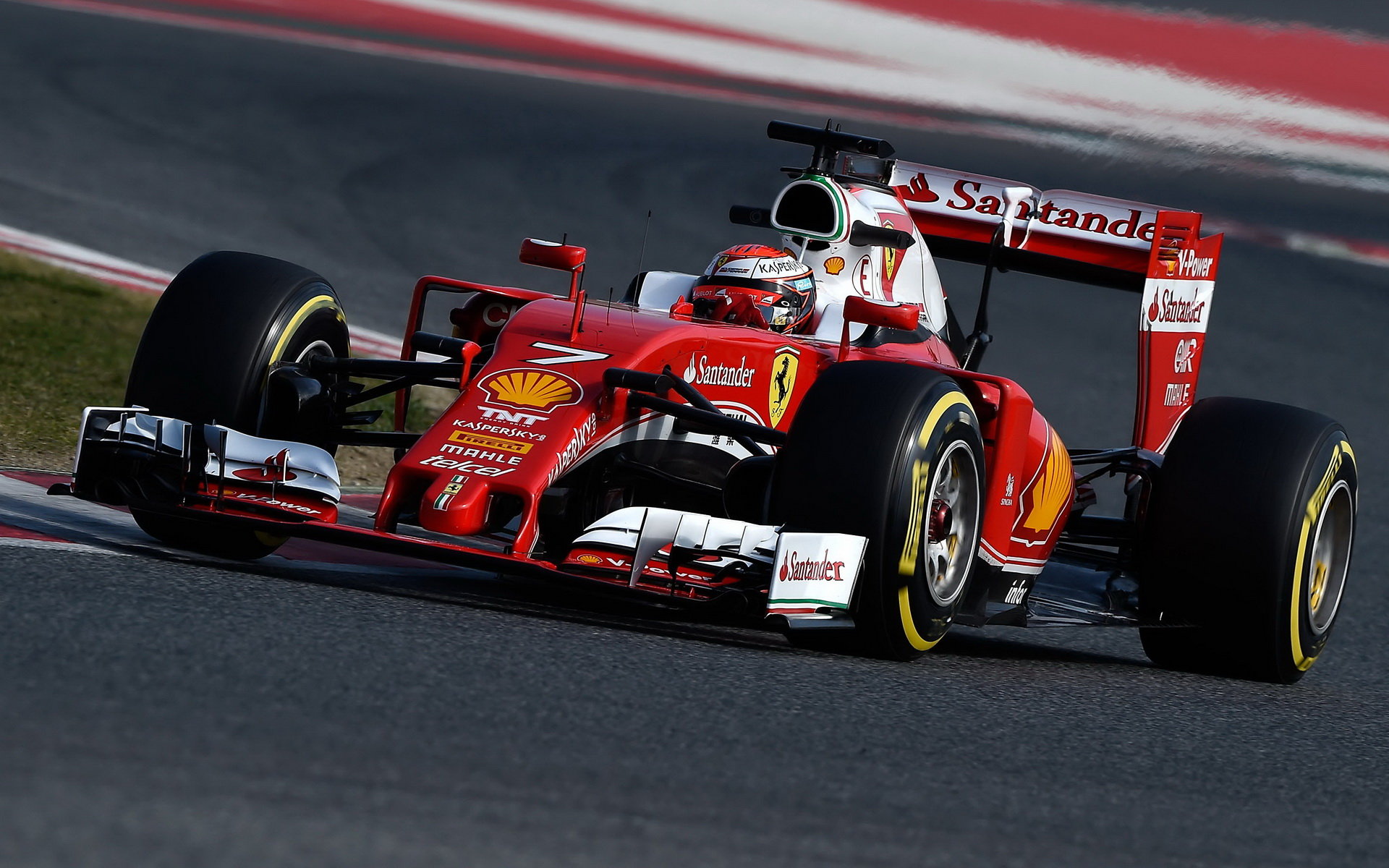 Kimi Räikkönen s novým vozem Ferrari SF16-H