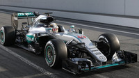 Lewis Hamilton s novým vozem Mercedes F1 W07 Hybrid