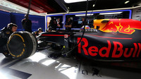Daniel Ricciardo se připravuje na výjezd z garáže