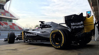 Kevin Magnussen s Renaultem RS16 čtvrtý den testů v Barceloně