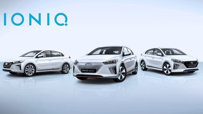 Hyundai Ioniq ve všech třech nabízených verzích - hybridní, plug-in hybridní a elektrické.