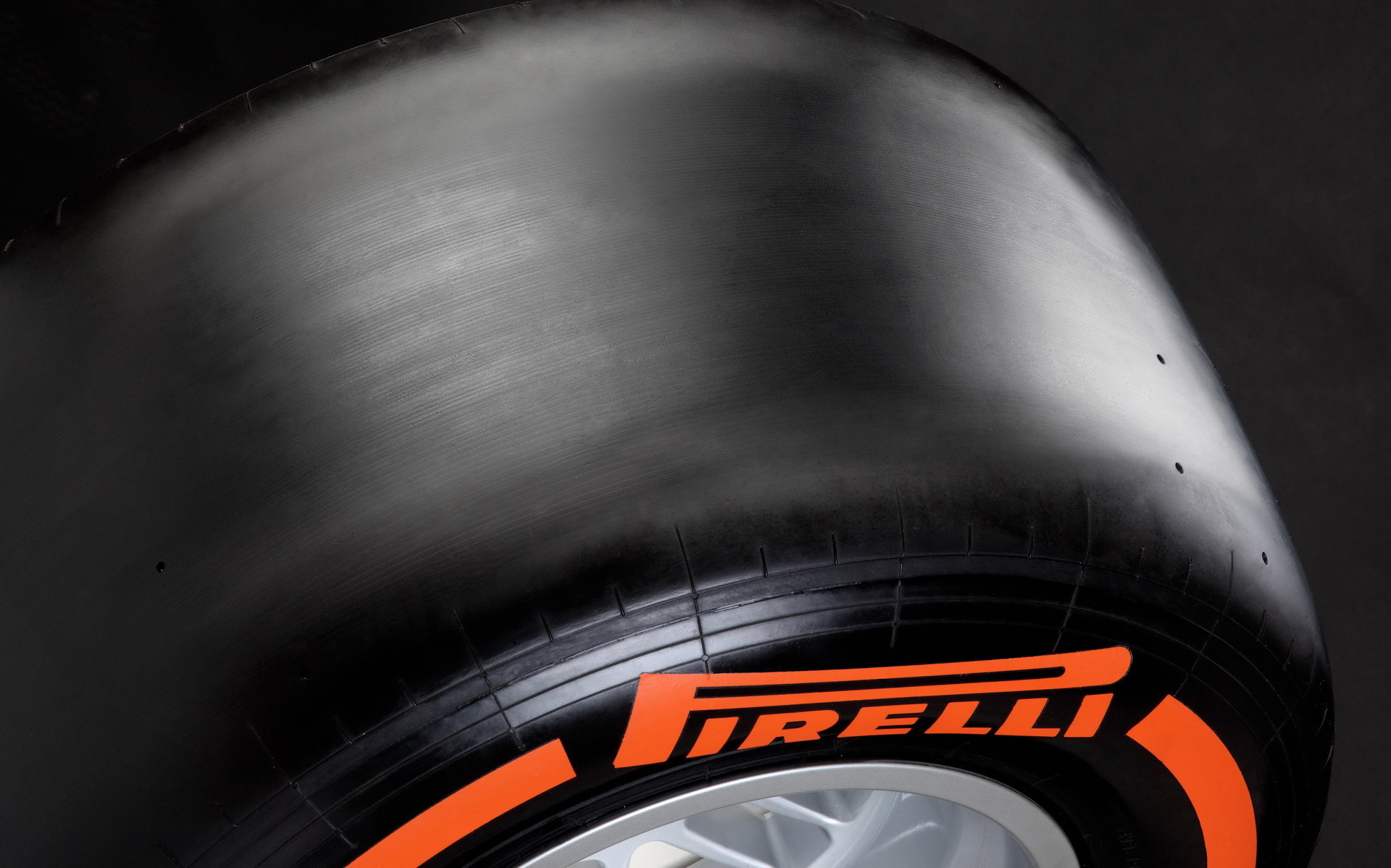 Tvrdá pneumatika Pirelli pro rok 2016