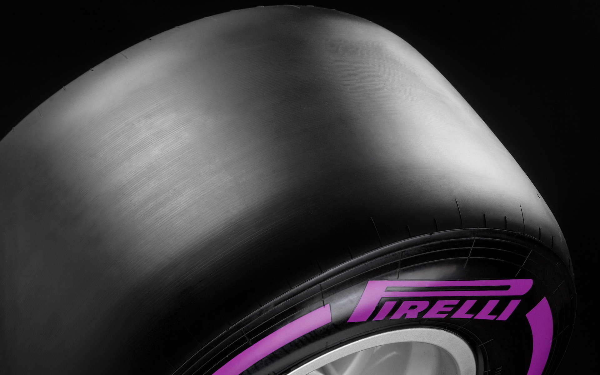 Ultra-měkká pneumatika Pirelli pro rok 2016