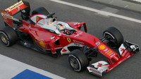 Sebastian Vettel s novým vozem Ferrari SF16-H