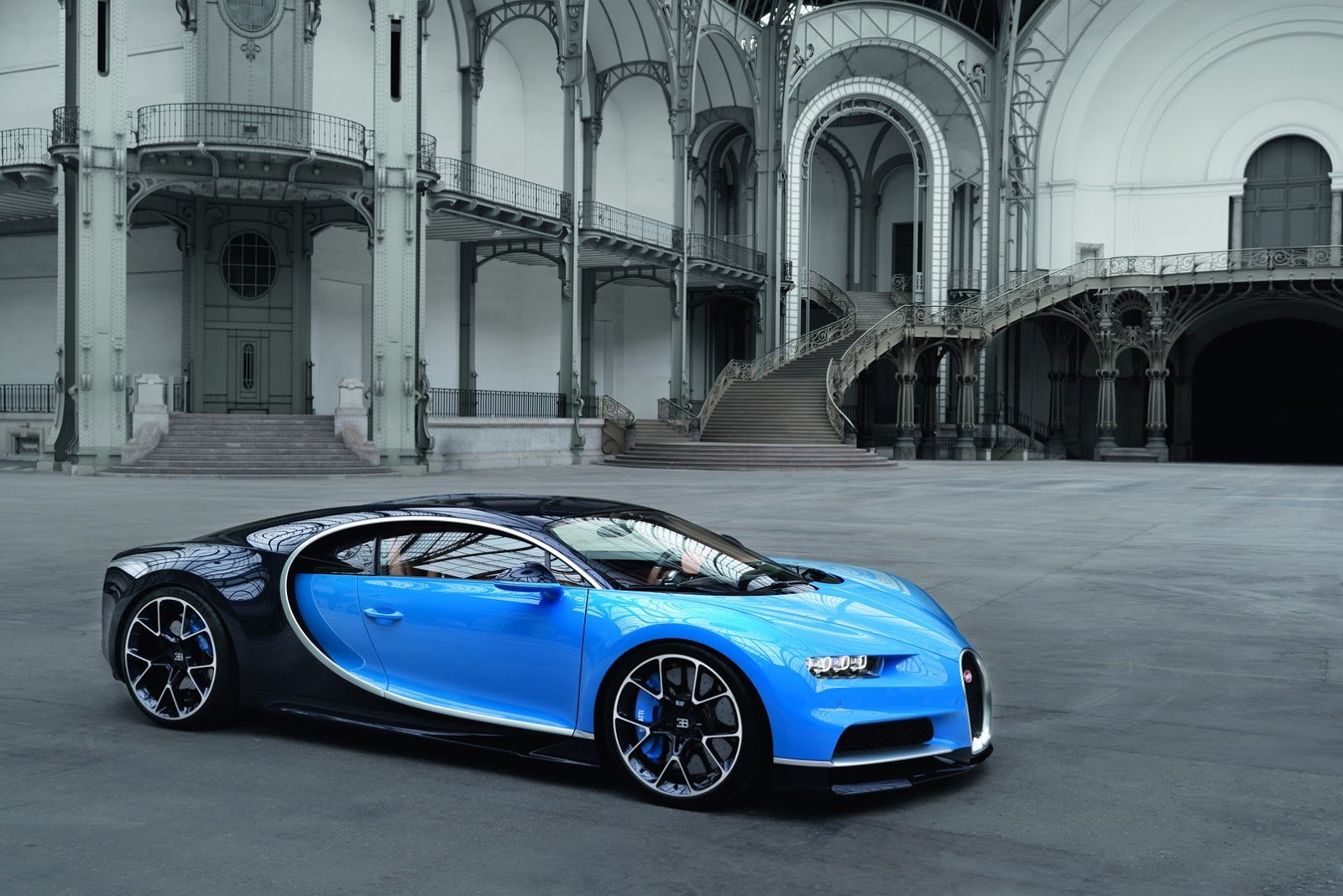 Sta kilometrů dosáhne Bugatti Chiron za 2,5 sekundy.