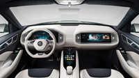Škoda VisionS má v interiéru obrazovku pro každého pasažéra a pod kapotou plug-in hybrid.