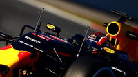 Daniil Kvjat při posledních předsezonních testech v Barceloně s novým vozem ed Bull RB12 - Renault