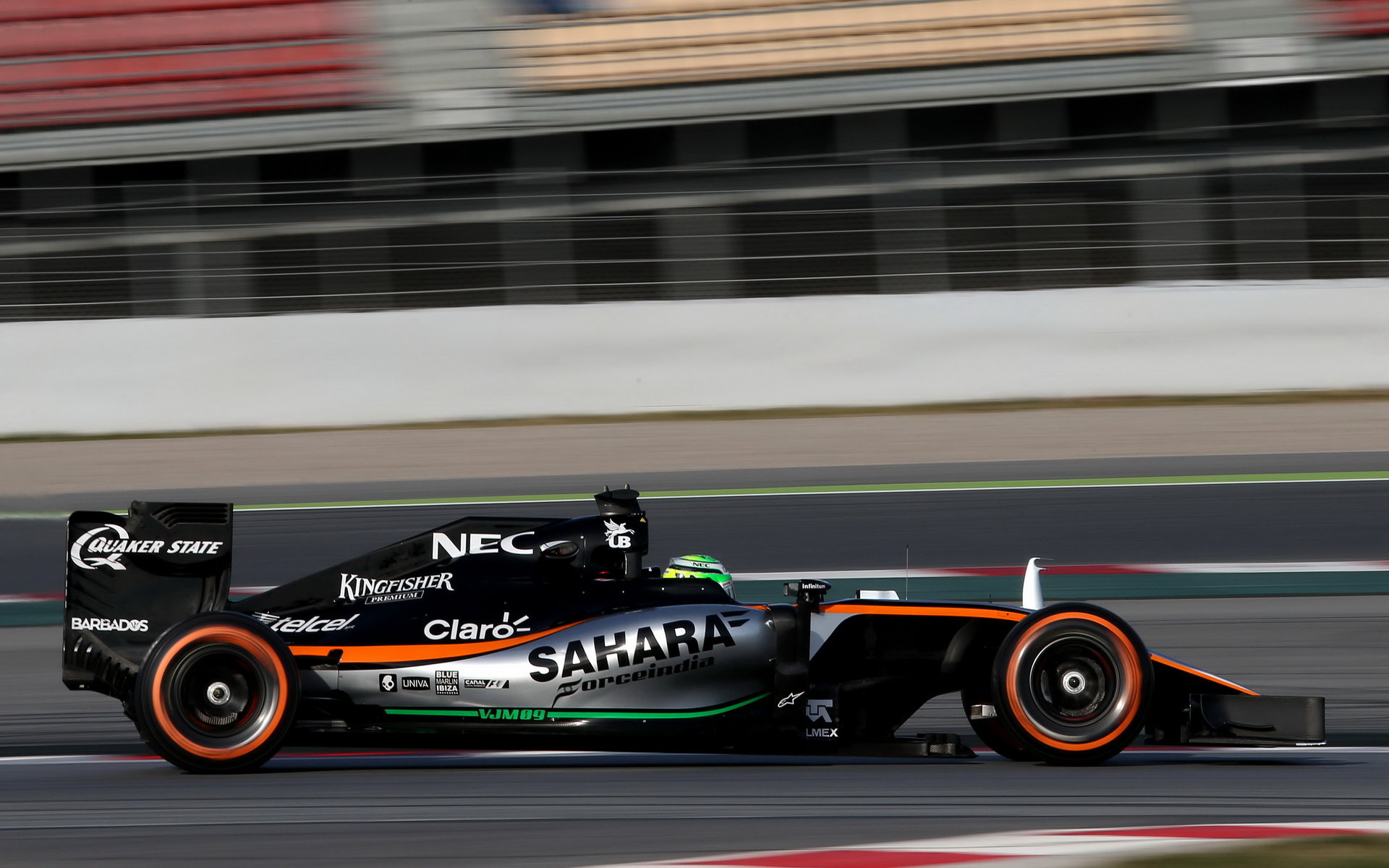 Nico Hülkenberg při posledních předsezonních testech v Barceloně s novým vozem Force India VJM09 - Mercedes