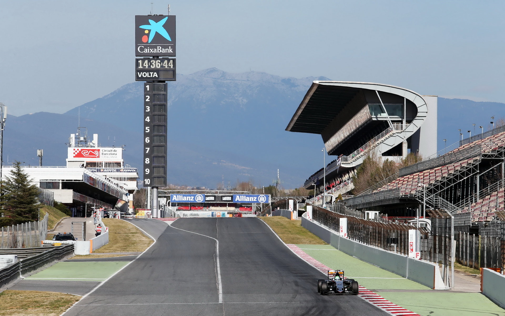 Nico Hülkenberg při testech v Barceloně