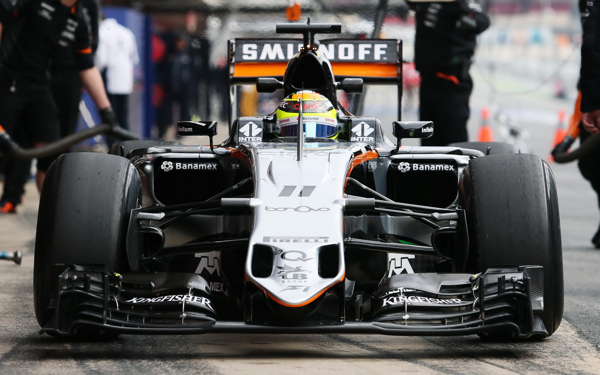 Sergio Pérez při posledních předsezónních testech v Barceloně s novým vozem Force India VJM09 - Mercedes