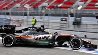 Sergio Pérez při posledních předsezónních testech v Barceloně s novým vozem Force India VJM09 - Mercedes