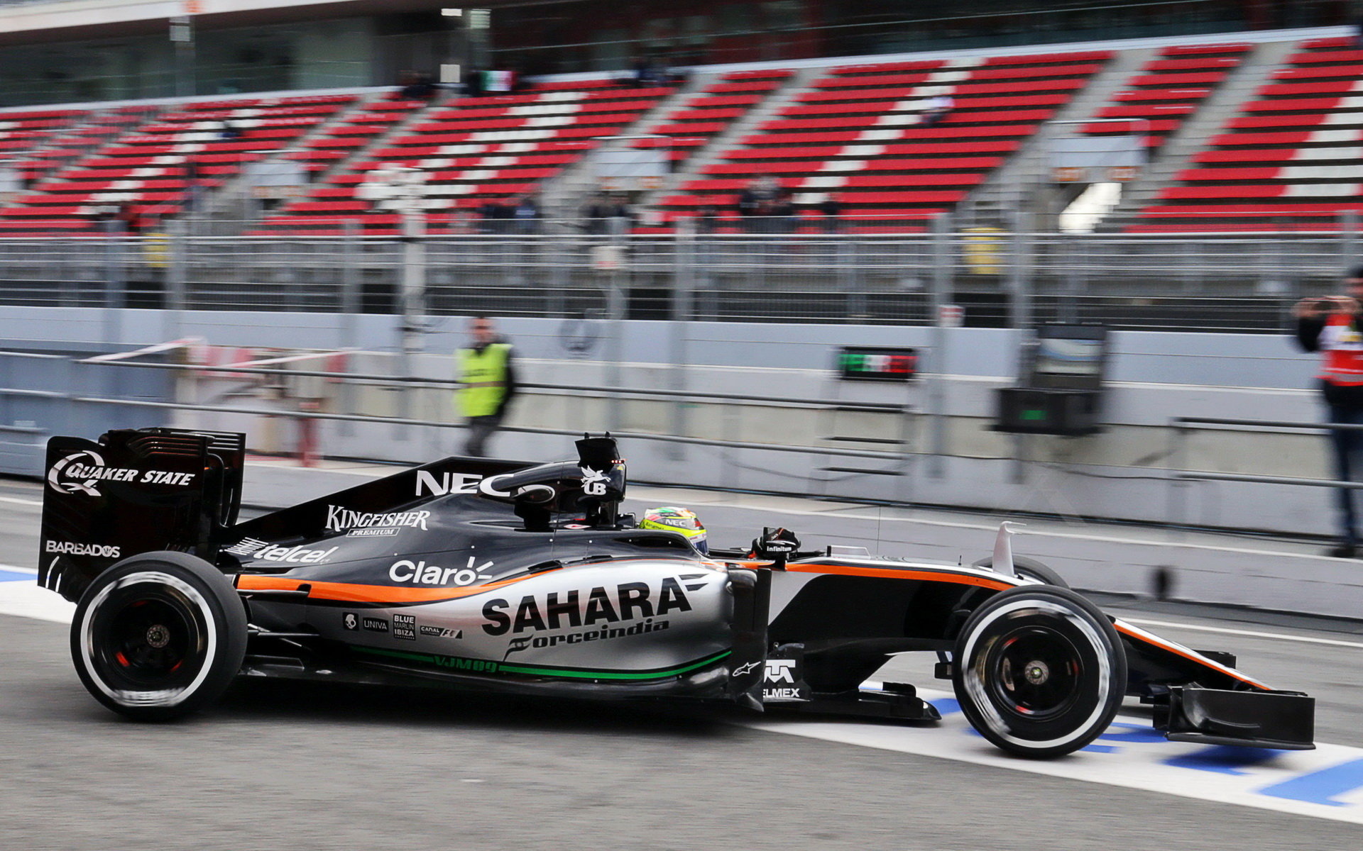 Sergio Pérez při posledních předsezónních testech v Barceloně s novým vozem Force India VJM09 - Mercedes