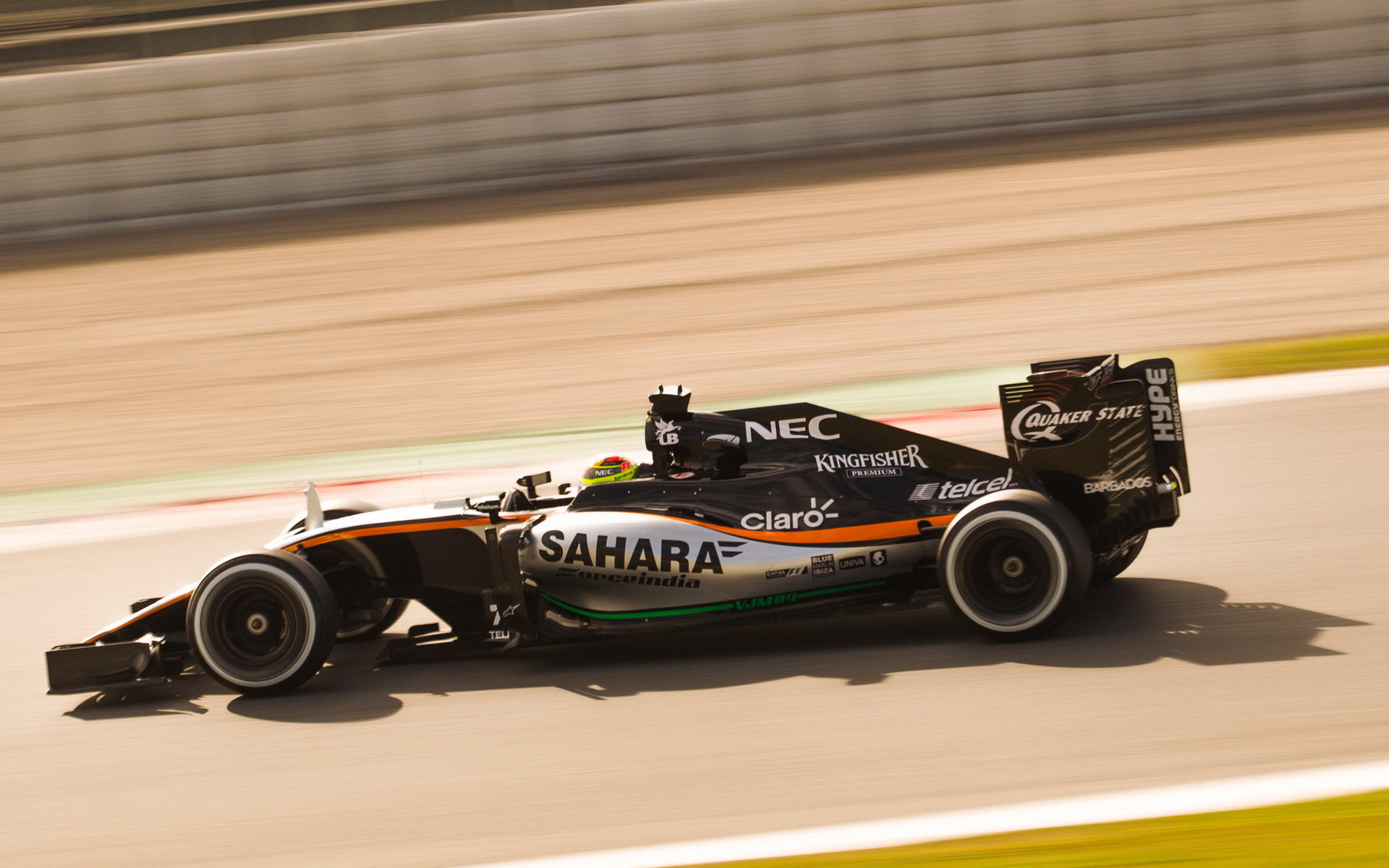 Sergio Pérez při posledních předsezónních testech v Barceloně s novým vozem Force India VJM09 - Mercedes