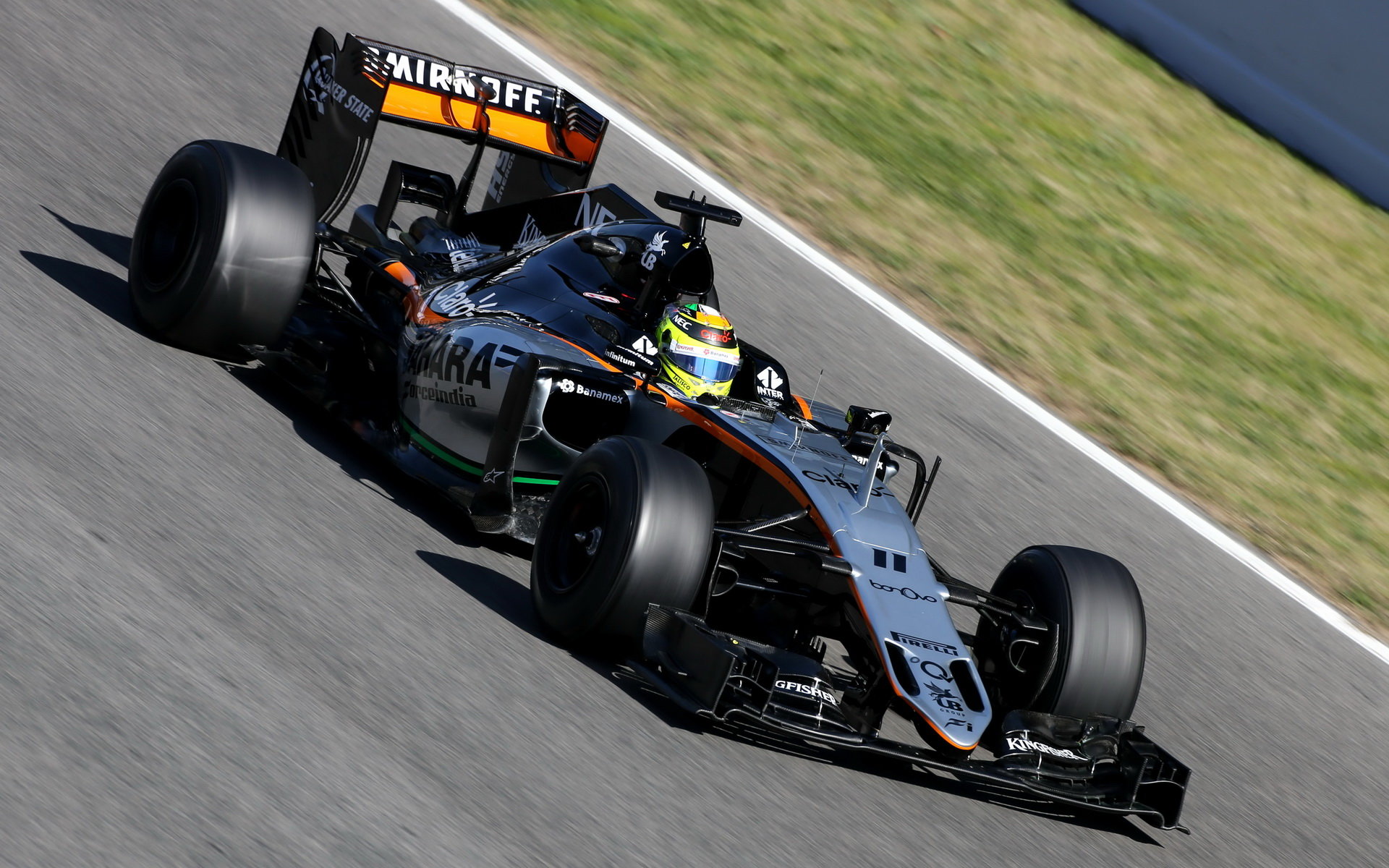 Sergio Pérez při posledních předsezónních testech v Barceloně s novým vozem Force India VJM09 - Mercedes