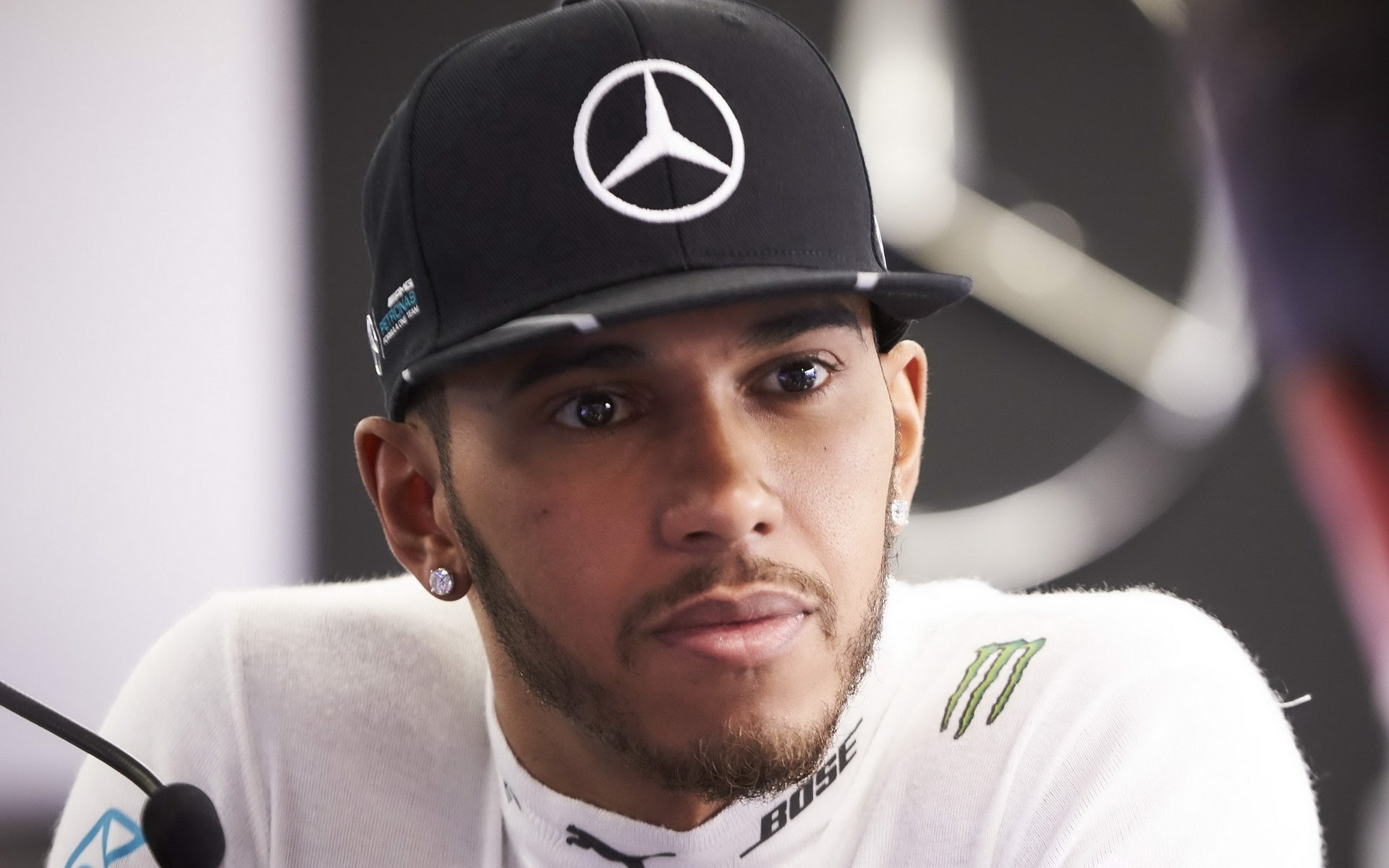 Lewis Hamilton je v prognózách na sezónu 2016 opatrný