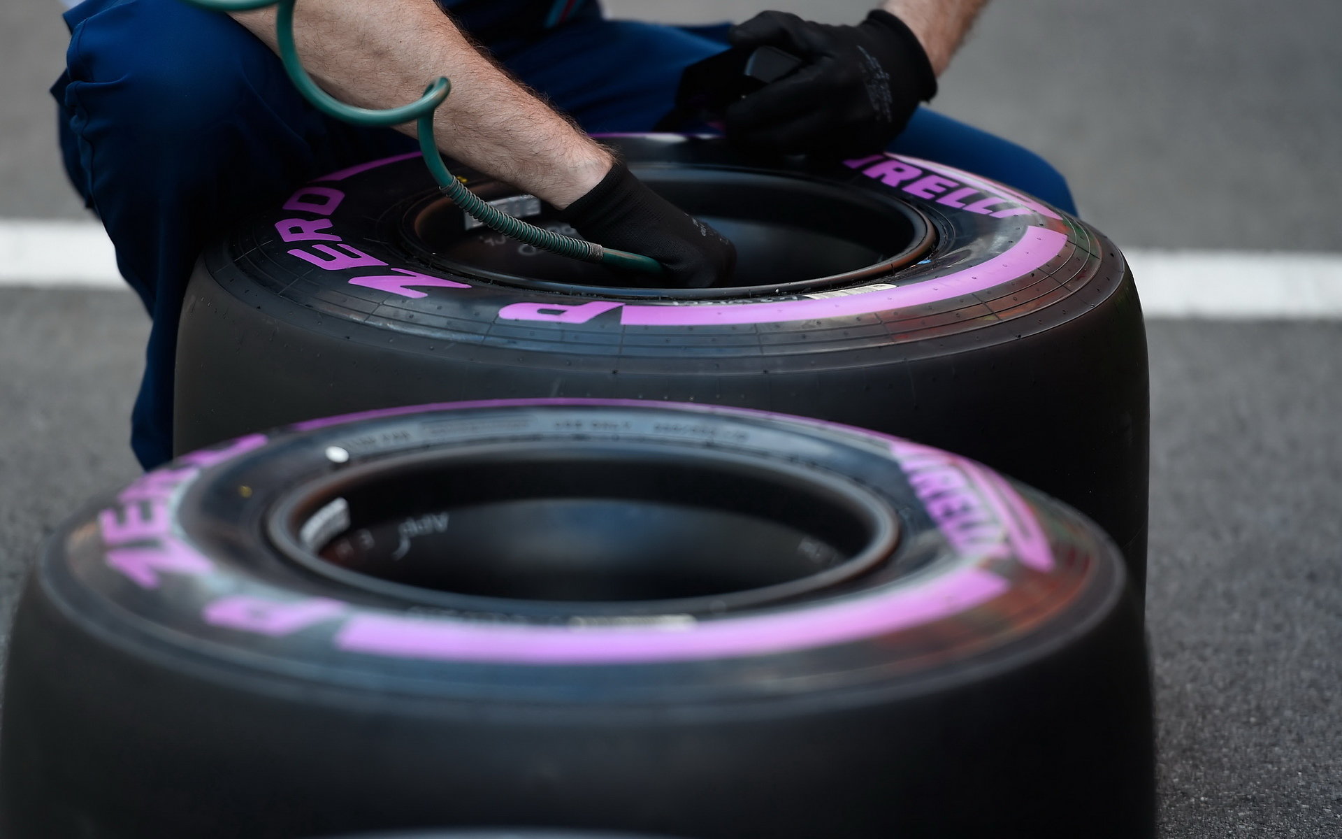 Kontrola ultra-měkké pneumatiky Pirelli