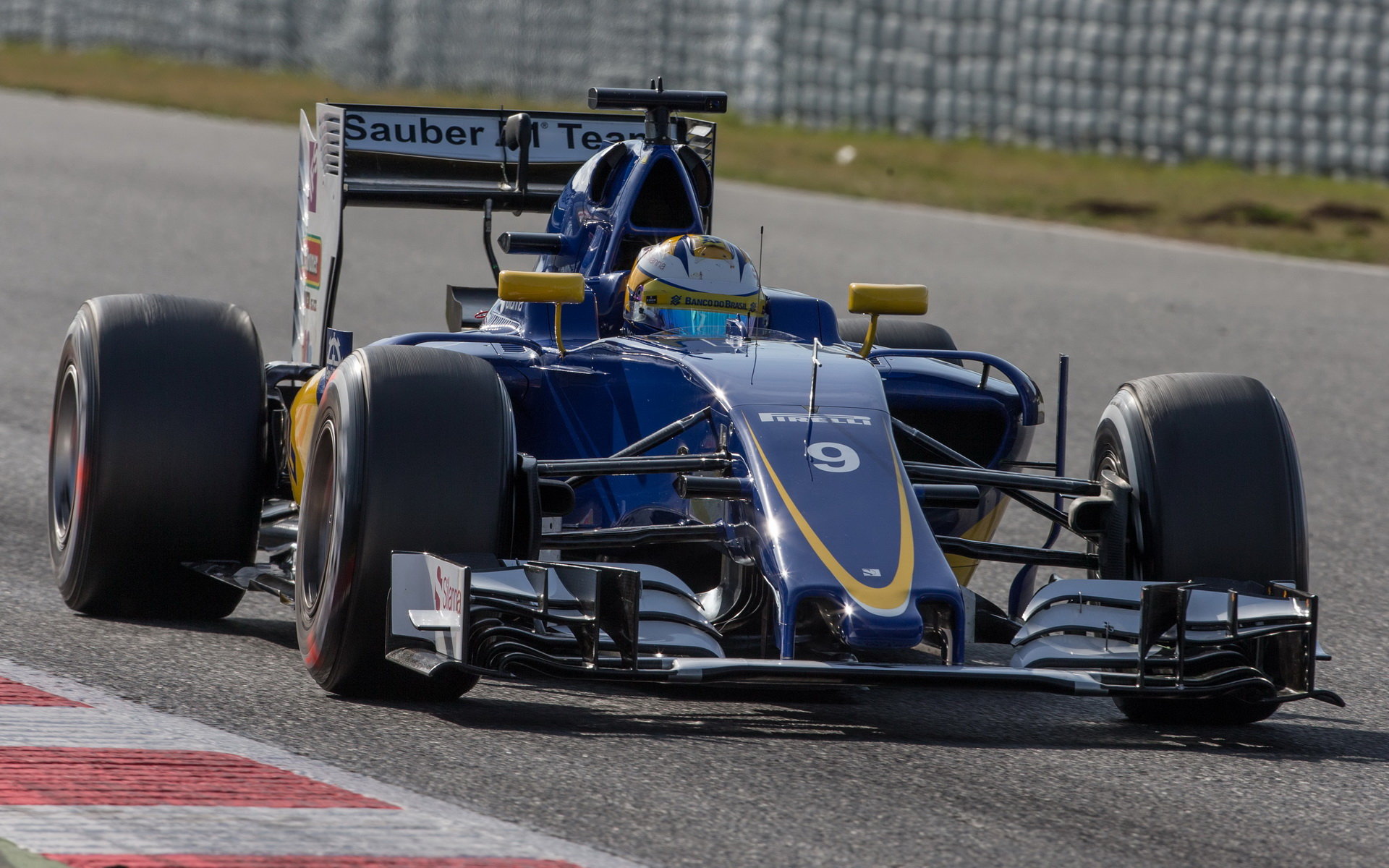 Marcus Ericsson při posledních předsezónních testech v Barceloně s novým vozem Sauber C35 - Ferrari