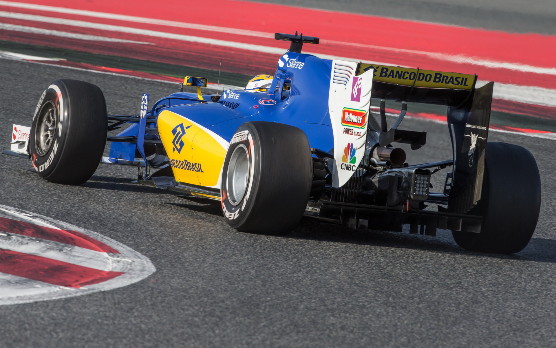 Marcus Ericsson při posledních předsezónních testech v Barceloně s novým vozem Sauber C35 - Ferrari