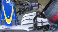 Detail předního křídla a zavěšení vozu Sauber C35 - Ferrari