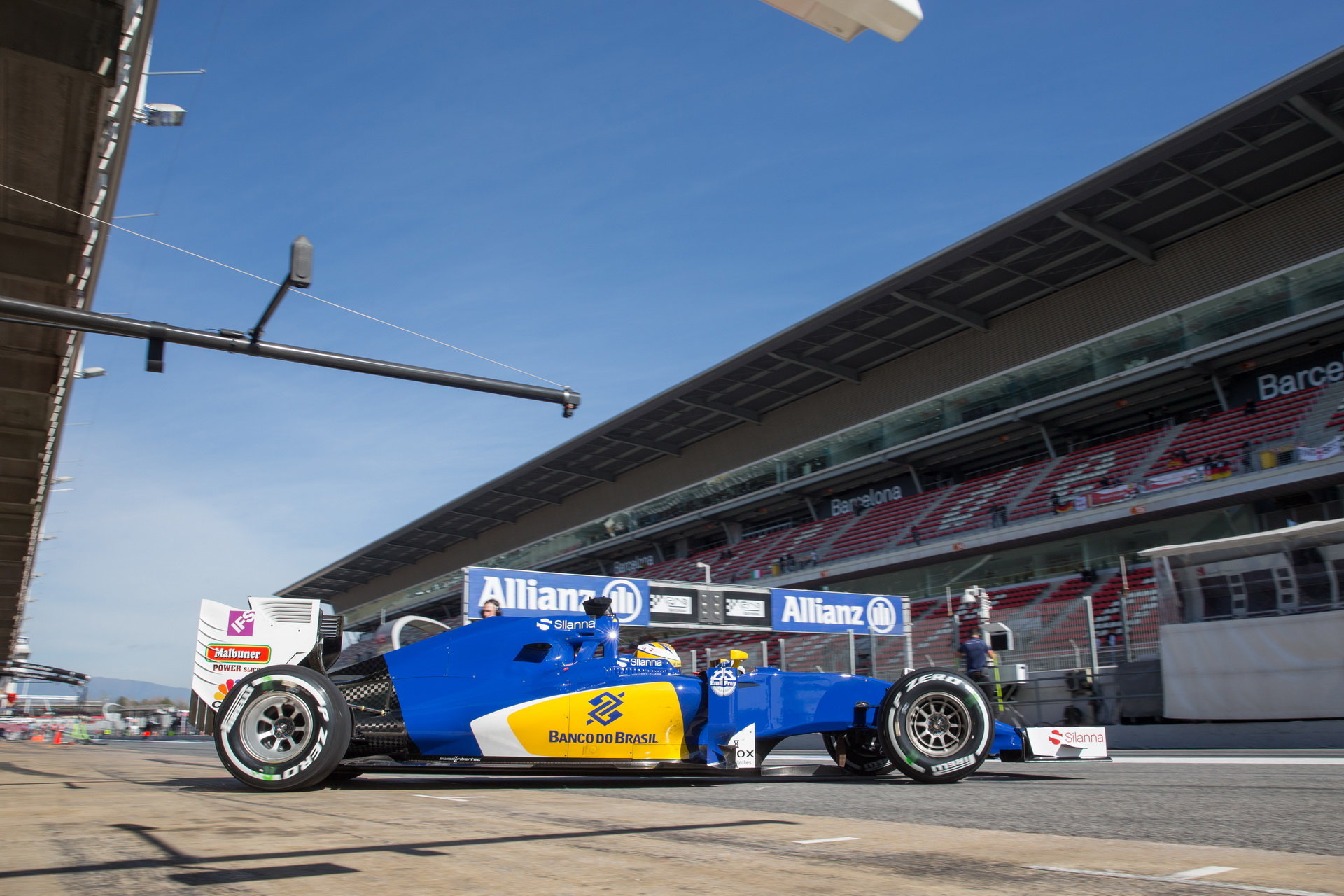 Marcus Ericsson při posledních předsezónních testech v Barceloně s novým vozem Sauber C35 - Ferrari