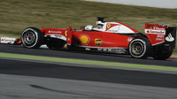 Sebastian Vettel při posledních předsezónních testech v Barceloně s novým vozem Ferrari SF16-H