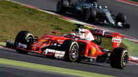 Kimi Räikkönen při posledních předsezónních testech v Barceloně s novým vozem  Ferrari SF16-H
