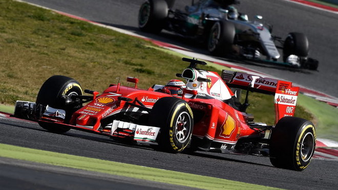 Kimi Räikkönen při posledních předsezónních testech v Barceloně s vozem  Ferrari SF16-H