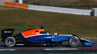 Pascal Wehrlein při posledních předsezónních testech v Barceloně s novým vozem Manor MRT05