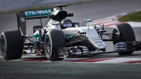 Nico Rosberg při posledních předsezónních testech v Barceloně s novým vozem Mercedes F1 W07 Hybrid