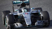 Nico Rosberg při posledních předsezónních testech v Barceloně s novým vozem Mercedes F1 W07 Hybrid